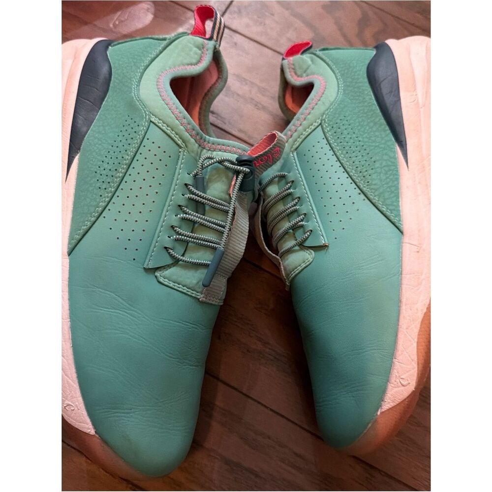 Clove Classic Nursing ProfessionalSneakersSage Green Walking women sz 9.5